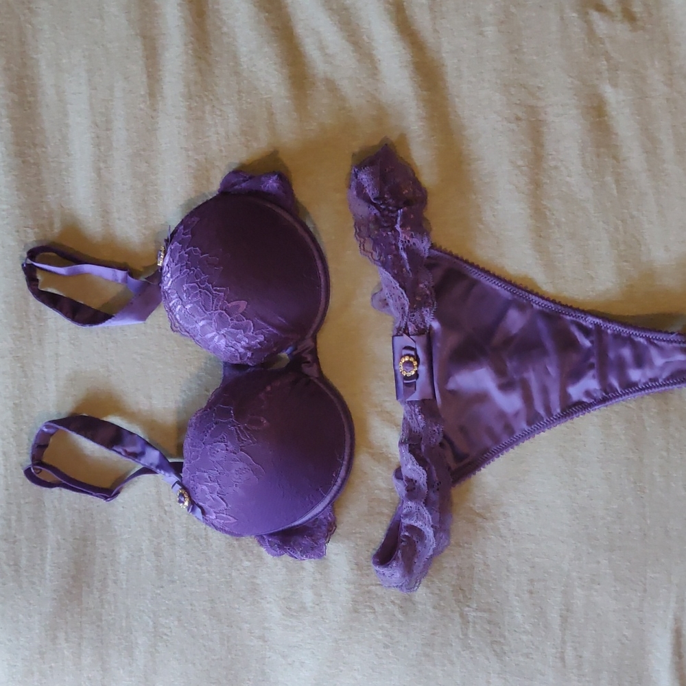 Lingerie set by Valege.
